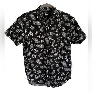 Men’s WXYZ short sleeved shirt. Size S.